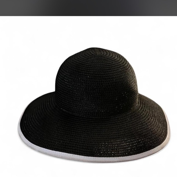 Ellen Tracy Black and white Wide Brim 👒 Bow design in the back of the hat 👒 - Picture 3 of 7